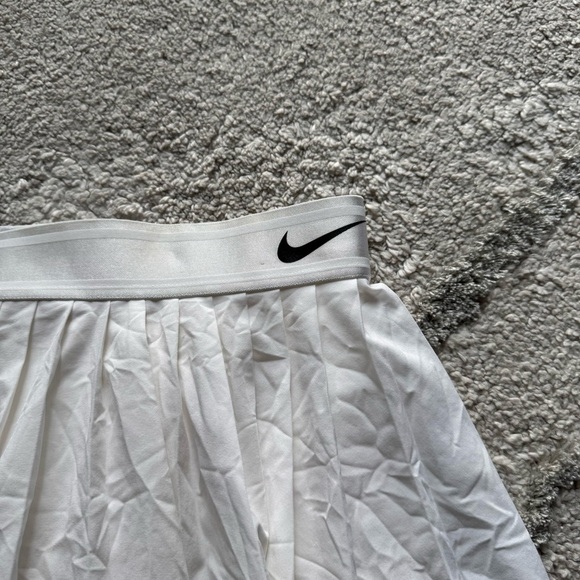 NIKE COURT VICTORY TENNIS PLEATED SKORT  
WHITE PULL ON SKIRT WITH SHORTS SMALL - Picture 5 of 11